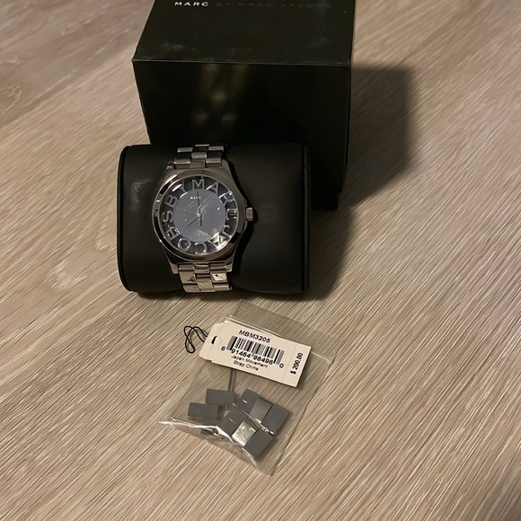 Marc Jacob’s silver watch - Picture 4 of 4